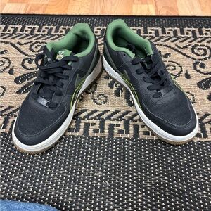 Nike Air kids size 6Y NY Vs NY